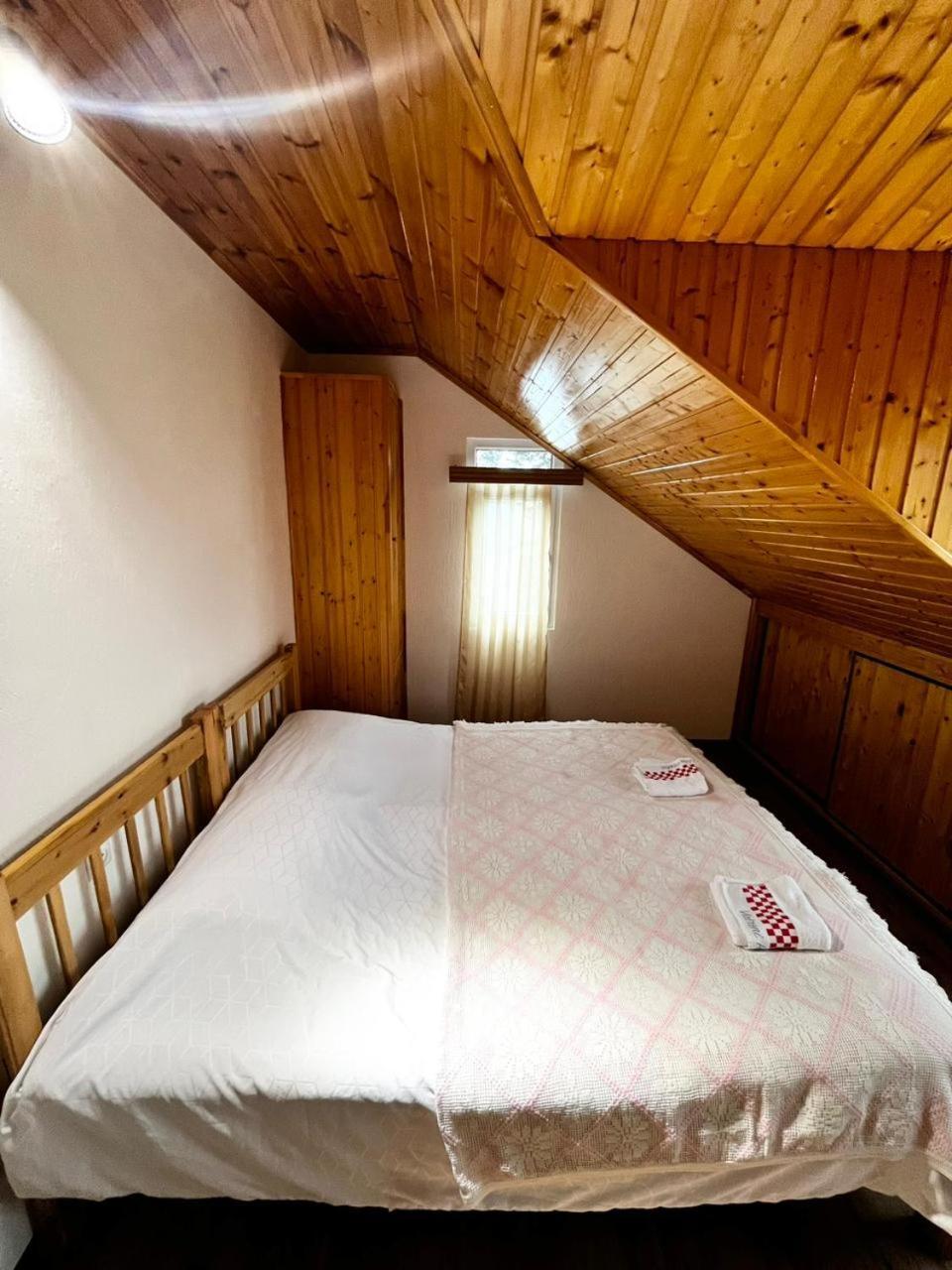 קוטאיסי Nino & Irodi'S Guest House מראה חיצוני תמונה